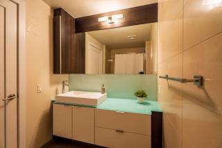 Luxury Condo with Pool, CN Tower View, Gym, Workspace - 6
