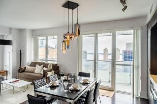 Luxury Condo with Pool, CN Tower View, Gym, Workspace - 3