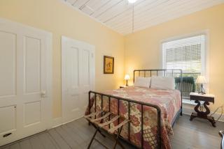 Historic Island Hotel - 0