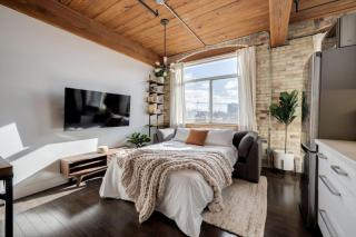 Downtown 1BR Modern Condo - Toronto - 6