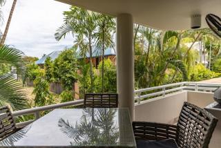 BeachLuxe Sunseeker, Sublime Tropical Apartment - 9