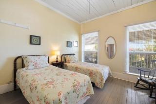 Cedar Keys Island Hotel in downtown - Cedar Key - 0