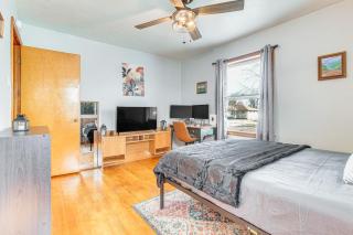 Less Than 1 Mi to Route 66 Home with Large Yard! - Lincoln - 2