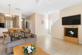 Spacious Regal Oaks Retreat - Steps to the Pool - 3