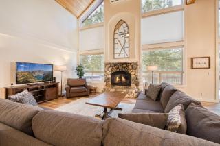 Venture in Tahoe Donner by Tahoe Getaways - 4 BR W Hot Tub, Pool Table, Great for Kids! - 7