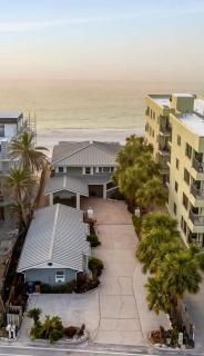 Stones Throw Beachside Bungalow #1 ON THE BEACH - Clearwater Beach - 2