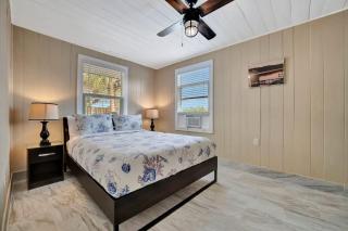 Stones Throw Beachside Bungalow #1 ON THE BEACH - Clearwater Beach - 1