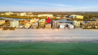 Stones Throw Beachside Bungalow #2 AT THE BEACH - Clearwater Beach - 9