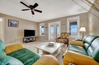 Stones Throw Beachfront Family Suite #3 VIEWS - Clearwater Beach - 5