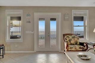 Stones Throw Beachfront Family Suite #3 VIEWS - 2