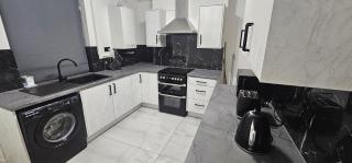 Newly renovated cosy home BB10 - Burnley - 3
