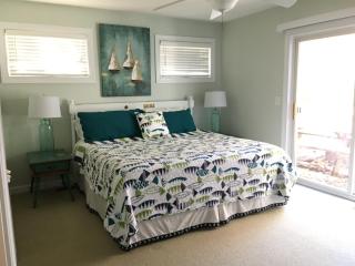 HUGE cove! Canoes, SUPs, fire pit - Waterfront Lake Gaston - Littleton - 3
