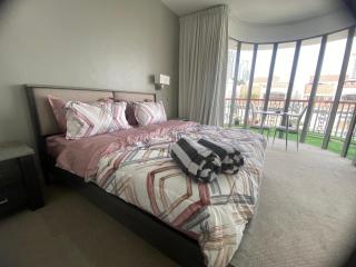 Dinar - cozy master bedroom - Abu Dhabi - 6