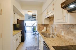 Million-Dollar Views Condo on Lake Hamilton! - 2