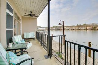 Luxe Waterfront Condo on Lake Hamilton with Balcony! - Red Oak - 0
