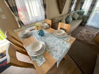 Eastgate - C10 - On fantasy Island, central heating, pet friendly - Meadow Lakes Caravan & Lodge Hire - Ingoldmells - 6