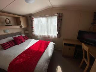 Eastgate - C10 - On fantasy Island, central heating, pet friendly - Meadow Lakes Caravan & Lodge Hire - Ingoldmells - 5