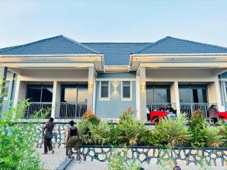 Shi-mo Resort Hotel - Kagadi - 4