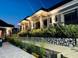 Shi-mo Resort Hotel - Kagadi - 1