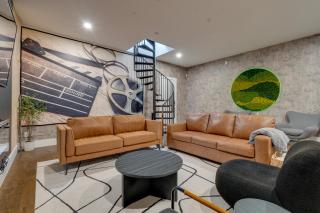 Stylish Home Near Lake Travis with Entertainment - Austin - 0