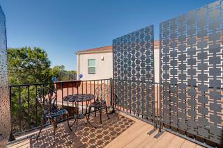 Stylish Home Near Lake Travis with Entertainment - Austin - 8