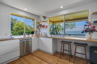 Due South Waterfront home - Macleay Island - 6