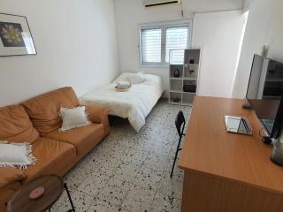 דירת סטודיו מרווחת במרכז העיר נתניה - 0