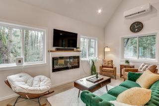 Near Rivers and Boating Home with Hot Tub in Longview - Longview - 9