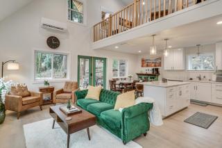 Near Rivers and Boating Home with Hot Tub in Longview - Longview - 6