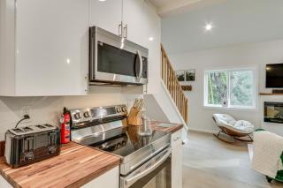 Near Rivers and Boating Home with Hot Tub in Longview - 3