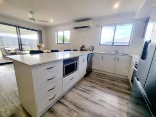 Private and Spacious Getaway, Close to Everything - Urraween - 3