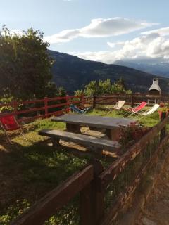 Sandra's Tavern - Cerise - 2