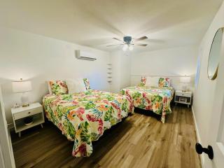 Astonishing view 100 feet from the lake! - Sunrise Beach - 7