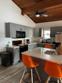Astonishing view 100 feet from the lake! - Sunrise Beach - 4