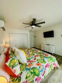 Astonishing view 100 feet from the lake! - Sunrise Beach - 3