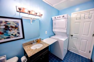 Charming 2BR Retreat Free Parking & BBQ - Pets is ok! 10 Mins to DC! - Arlington - 5