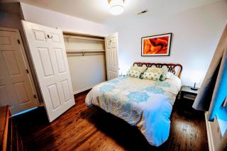 Charming 2BR Retreat Free Parking & BBQ - Pets is ok! 10 Mins to DC! - Arlington - 1