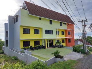 Yellow Guest House - Uluwatu - 4