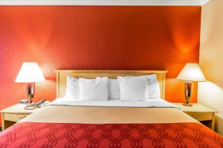 Days Inn by Wyndham Hinesville Near Fort Stewart, Newly Renovated, Free Hot Breakfast, Restaurant and Bar - Hinesville - 9