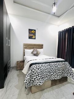 Home from Home - Ikota - 6