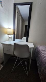 Honeywood Stays "Leafy Abode" - Modern 1-Bed Private Studio with Free Wi-Fi & Secure Parking - 1