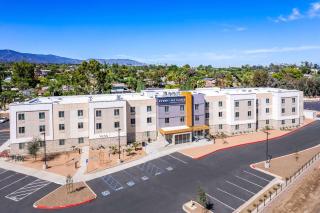Everhome Suites Corona - Corona - 9