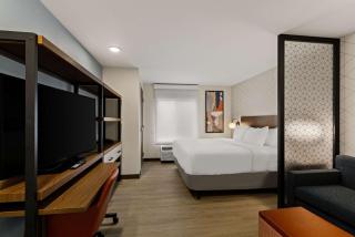 Everhome Suites El Paso Airport near Fort Bliss - Loma Terrace - 0
