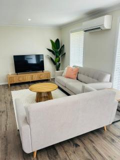 Cozy 2-Bedroom Retreat - Young - 7