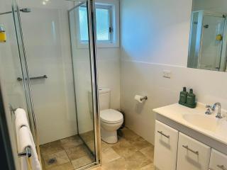Cozy 2-Bedroom Retreat - Young - 4