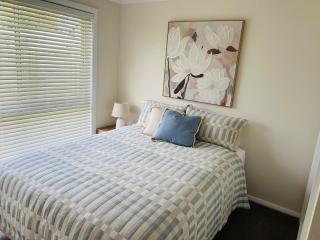 Cozy 2-Bedroom Retreat - Young - 3