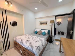 Stunning 1BHK with view city view, Bandra west - Mumbai - 3