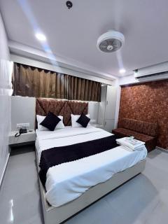 Hotel Grey Sky - Gandhinagar - 2