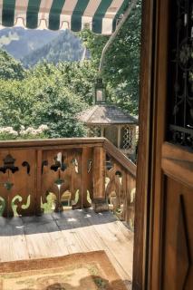 Swiss Chalet Near Gstaad: Luxury Spa Views - 2