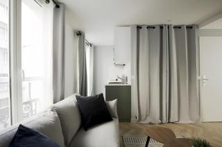 Chill-out on Private Patio in Vintage Masterpiece - Paris - 1